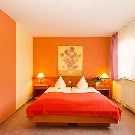 Hotel Tilman Munnerstadt Экстерьер фото