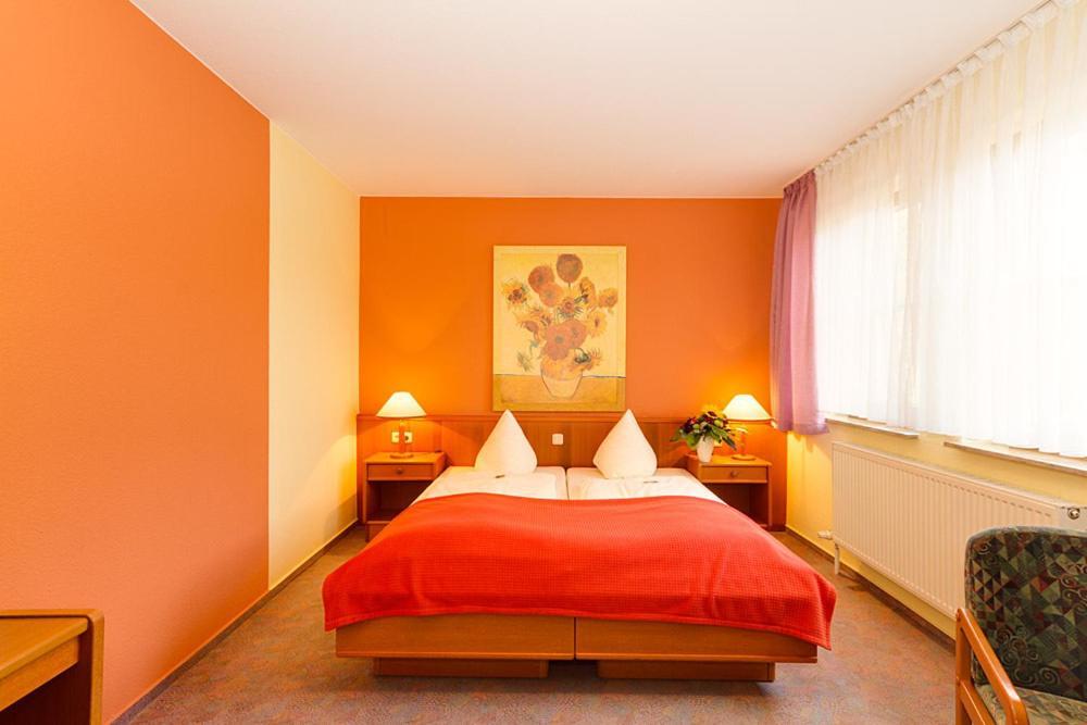 Hotel Tilman Munnerstadt Экстерьер фото