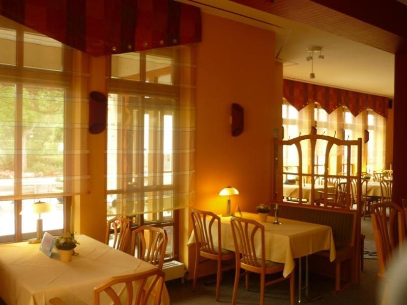 Hotel Tilman Munnerstadt Экстерьер фото
