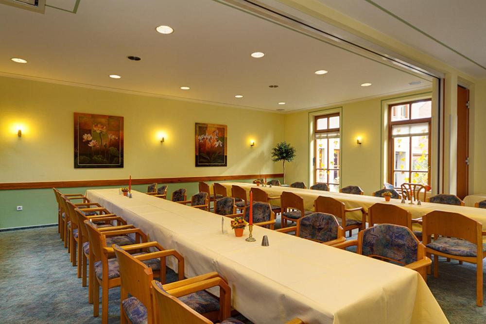 Hotel Tilman Munnerstadt Экстерьер фото