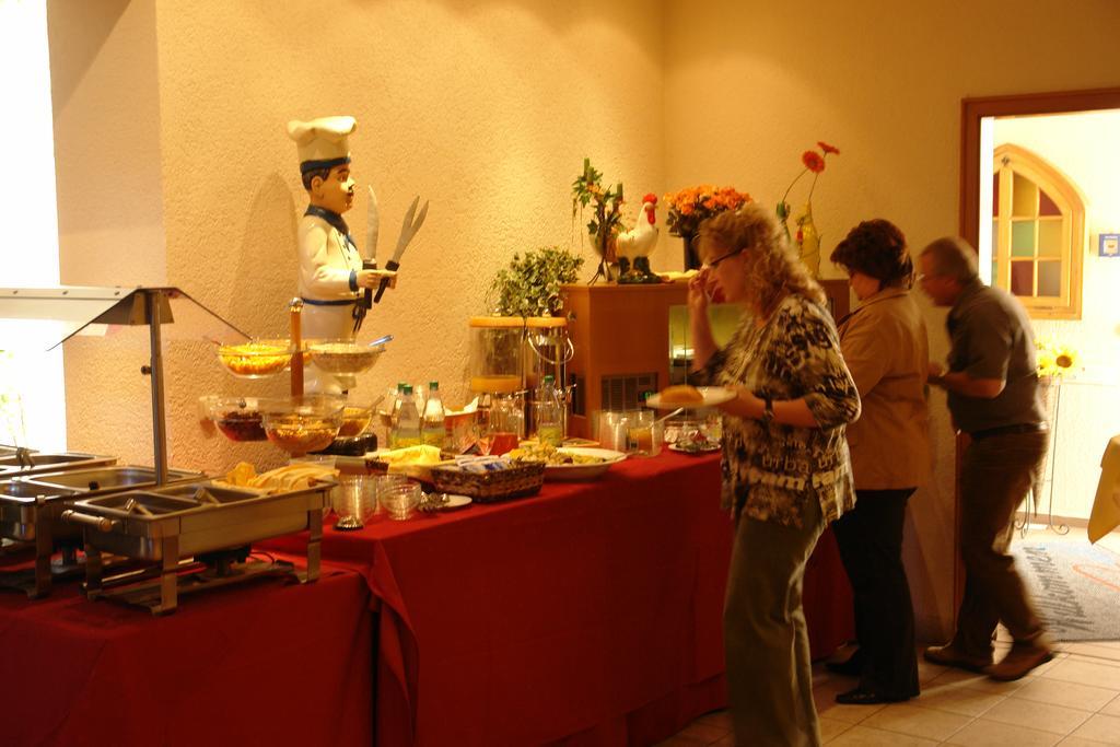 Hotel Tilman Munnerstadt Экстерьер фото