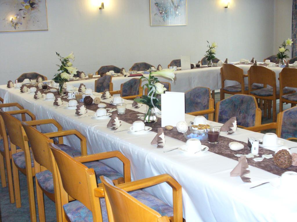 Hotel Tilman Munnerstadt Экстерьер фото